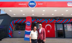 Seç Market depremde bakkalını kaybeden Hataylı esnafa destek oldu