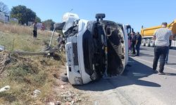 Tekirdağ'da aydınlatma direğine çarparak yan yatan minibüsteki 3 kişi yaralandı