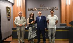 Vali İsmail Ustaoğlu LGS ve YKS'de dereceye giren öğrencileri tebrik etti