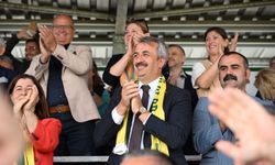 Vali Sezer Uzunköprüspor maçını izledi
