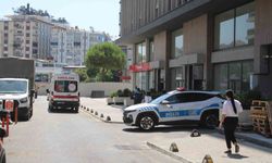 Apartmanın merdivenlerinden düşen yaşlı adam hastanelik oldu