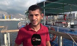 Deprem sonrası teknesini bağlayacak yer dahi bulamayan kaptan, şimdi İskenderun'da vatandaşları denizle buluşturuyor