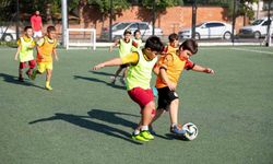 Efeler'de çocuklar için futbol kursu kayıtları başladı