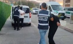'Polis ve savcıyız' diyerek kandırdılar, altınlarla kaçarken yakalandılar