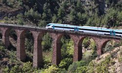 Sakarya'da üretilen Milli Elektrikli Hızlı Tren 250 kilometre hıza ulaştı