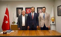 Üsküdar'da 4 CHP'li meclis üyesi AK Parti'ye katıldı