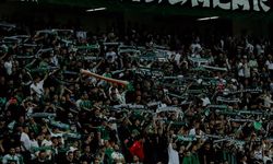 Tribünlere Geri Dönmüş