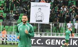 Stadyumda Duygu Dolu Anlar: Sakaryaspor Tribünleri Emre Yılmaz'ı Unutmadı