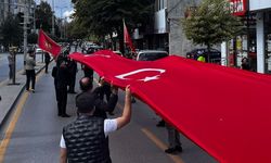 Sakarya’da 500 Metrelik Dev Türk Bayrağıyla Yürüdüler!