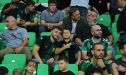 "Komşu tribünlere geri dönmüş"