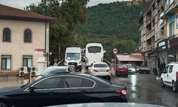 Tarihi köprüde tehlikeli yolculuk!