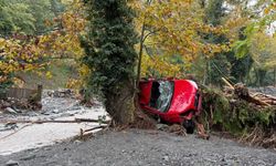 Sapanca'da selin önüne kattığı her şey sürüklendi