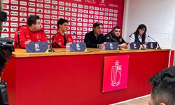 Montella’dan Milli Futbolculara Kalkan: "Bir Hata Yaptılar Diye Üzerlerine Gitmeyin, Eleştirecekseniz Beni Eleştirin"