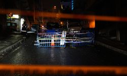 Gaziosmanpaşa'da sağanak sonrası yolda çökme meydana geldi
