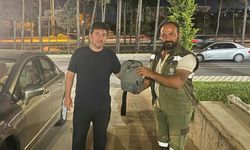 Kocaeli'de temizlik görevlisinin çantada bulduğu altınlar sahibine teslim edildi