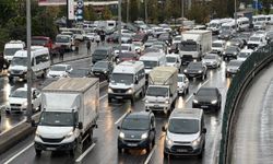 Pendik'te sağanak su baskınlarına neden oldu