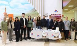 AİÇÜ'de öğrencilerden Ağrı'nın geleneksel lezzeti omaç helvası ikramı