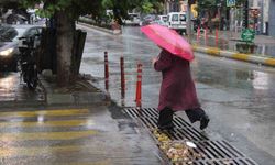 Aydın'da sağanak yağış başladı