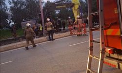 Bayrampaşa'da çalışma sırasında yol çöktü. Göçük altında kalanları olduğu iddia edilirken, olay yerine polis, AFAD, itfaiye ve sağlık ekipleri sevk edildi.