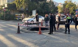 Beşiktaş'ta ana caddede yol çöktü, trafik aksadı