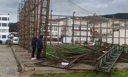 Bursa'da fırtına halı sahanın direklerini yıktı