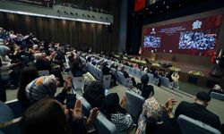 Cumhurbaşkanı Erdoğan: 'Vesayetçilerin ördüğü tek tipçi duvarlar, AK Parti'yi ihya eden kadınların mücadelesiyle yıkılmıştır'