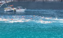 Fethiye'de bin 600 sporcu Ölüdeniz'e kulaç attı