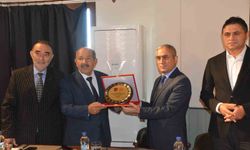 İzmir'de din görevlisinden örnek davranış: 1 yıllık emekli maaşını bağışladı