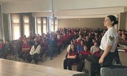 Manisa'da jandarmadan öğrencilere 'Siber Zorbalık' semineri