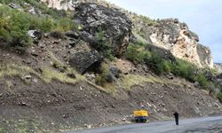 Şırnak yollarında Karadeniz ekiplerinin kaya operasyonu