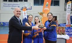 Sokak basketbolunda şampiyonlar kupalarını aldı