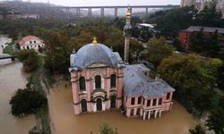Sular altında kalan Sadabat Camii havadan görüntülendi