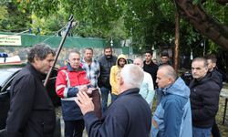 Sultangazi'de belediye ekipleri sağanak yağışla beraber ilçedeki çalışmalarını yoğunlaştırdı