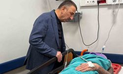 Vali Hacıbektaşoğlu enkazdan çıkarılan yaralıyı hastanede ziyaret etti
