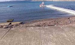 Yalova'da kırmızı renkli su denize döküldü