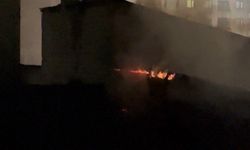 Yüksekova'da fırının çatısında çıkan yangın kontrol altına alındı