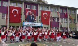 Fatih İlkokulu'nda Cumhuriyet coşkusu