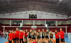 Sakarya Voleybol Sezona Fırtına Gibi Başladı: Ankara Deplasmanından 3 Puanla Döndü