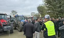 Sakarya’da traktörlü isyan! Konvoy yapıp fabrikayı bastılar