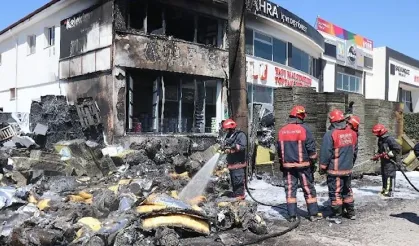 Yapı malzemesi satılan iş yeri yangında hasar gördü