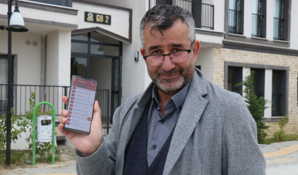 Deprem öncesinde telefonuna gelen uyarı ile dışarı çıkıp o anları kayıt altına aldı