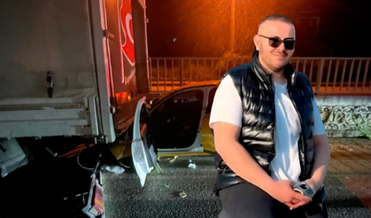 Ticari taksi, kamyonete ok gibi saplandı: 1 ölü, 1 yaralı