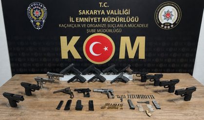 Evin her köşesinden ruhsatsız tabanca çıktı: 2 tutuklama