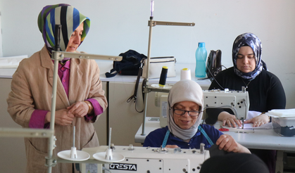 65 yaşındaki Remziye teyzenin "sınıfta kalma" azmi