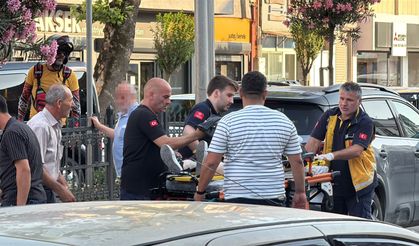 Yaya geçidinden geçerken otomobil çarptı!