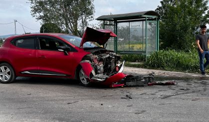 Sakarya'da otomobiller kafa kafaya çarpıştı: Kazada yaralanan olmadı