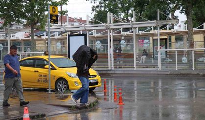 Sağanak yağış hayatı olumsuz etkiledi