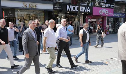 Başkan Altuğ Çark Caddesi Esnafıyla Buluştu