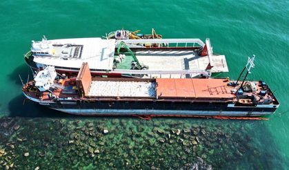 Karasu'da karaya oturan gemiyi kurtarma çalışmalarına başlandı
