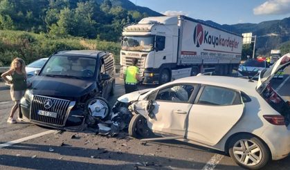 Sakarya D-650 karayolunda trafik kilitledi